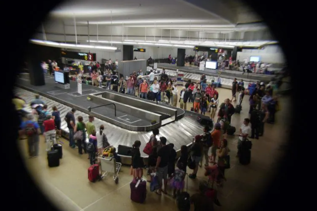 Transferring Checked Bags on International Layovers